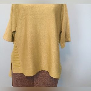 Super pretty green top!